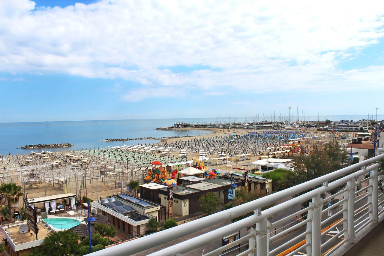 Hotel Lungomare Cattolica Dış mekan fotoğraf