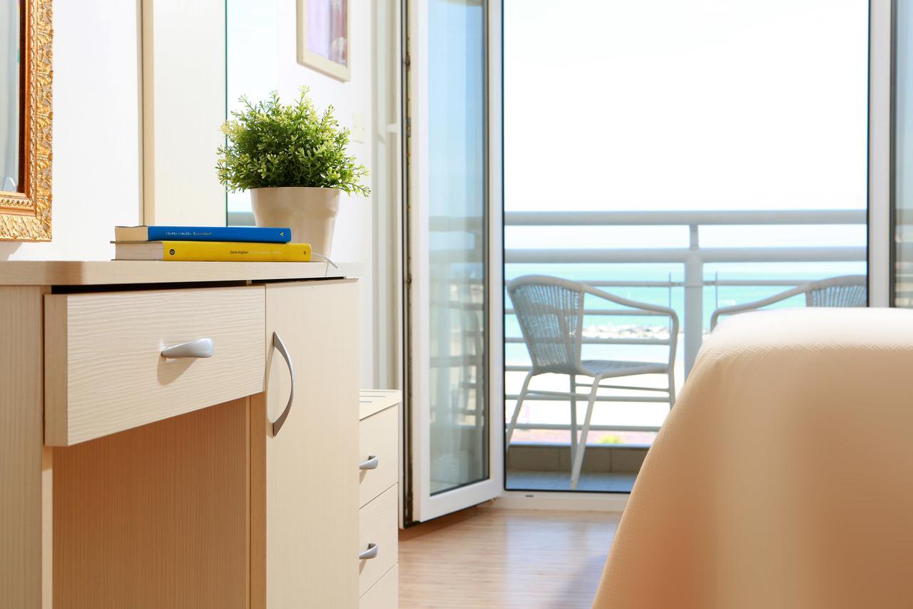 Hotel Lungomare Cattolica Dış mekan fotoğraf